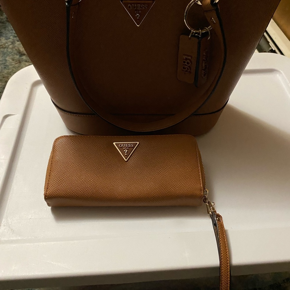Guess Bag And Matching Wallet Slightly Used Paid … - image 2
